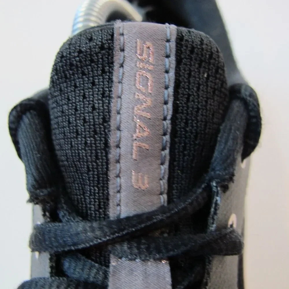 Brooks signal black